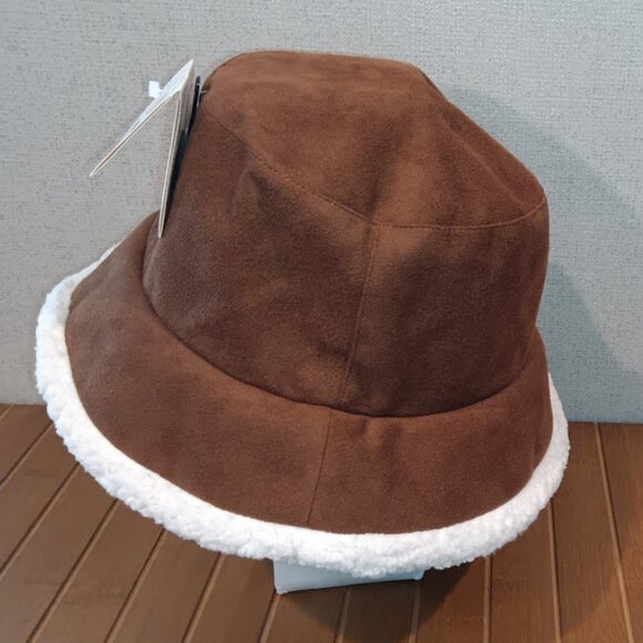 NWT Isotoner Microsuede Sherpa-Brim Bucket Hat Brown Winter Repels Rain & Snow - Picture 2 of 7
